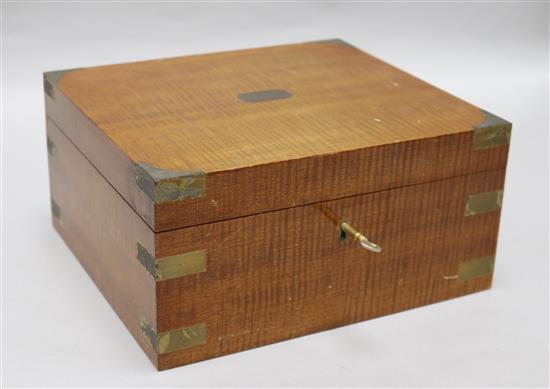 A mahogany humidor width 26cm depth 23cm height 13cm